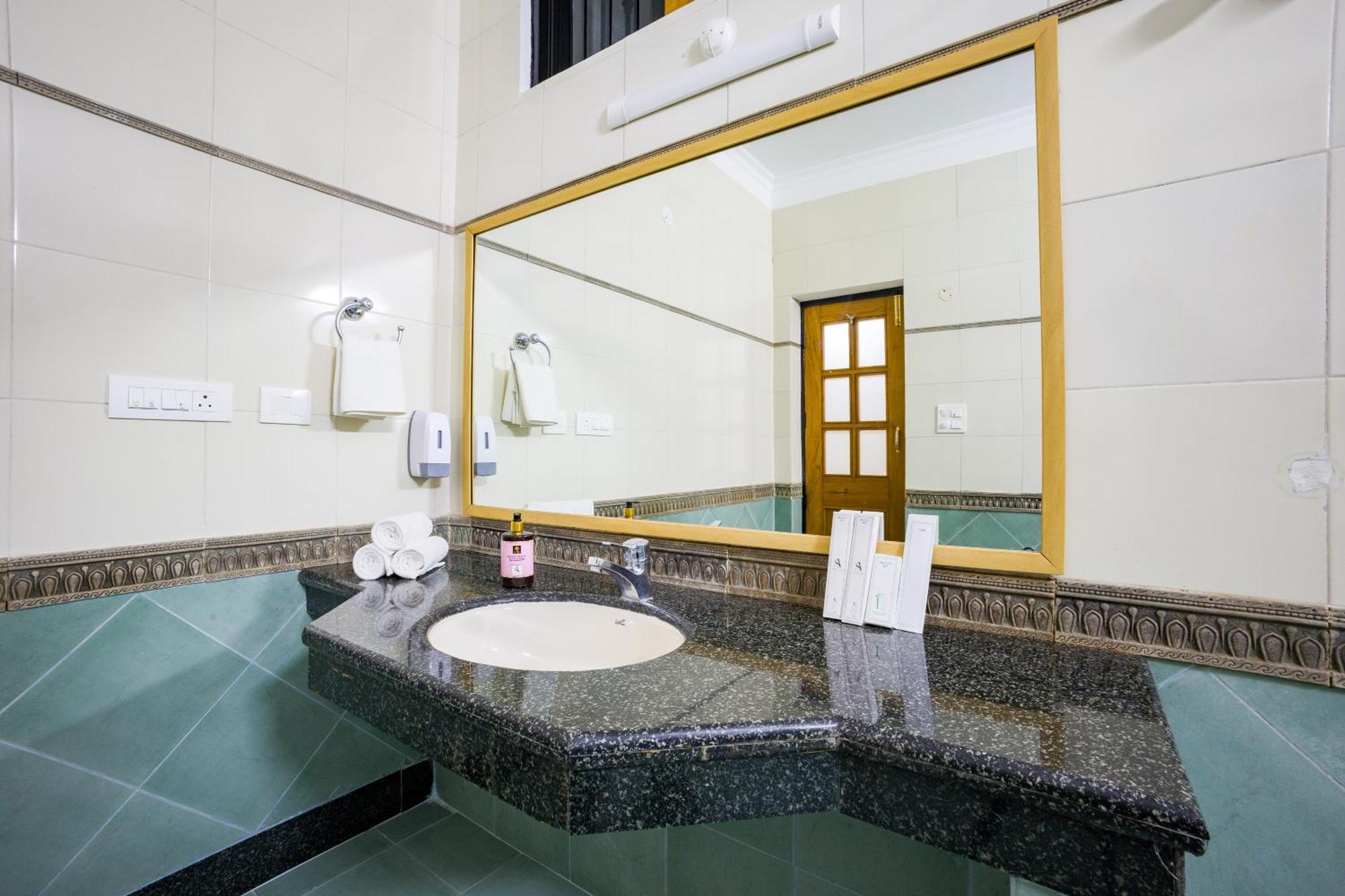 Alaya Stays Mehar Villa - 3 Bhk With Garden & Scenic Views كاساولى المظهر الخارجي الصورة